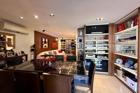 Apartamento à venda com 330m², 4 quartos e 3 vagasSala