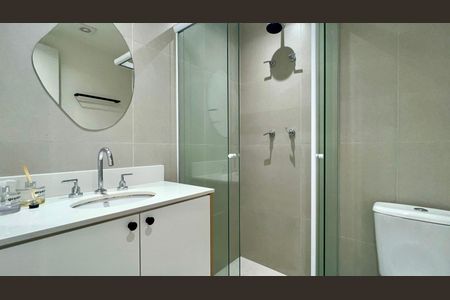 Banheiro de kitnet/studio para alugar com 1 quarto, 25m² em Pinheiros, São Paulo