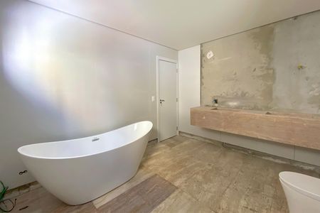 Apartamento à venda com 267m², 4 quartos e 3 vagasBanheiro da Suíte 1