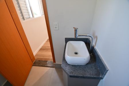 Casa de condomínio à venda com 96m², 3 quartos e 2 vagasBanheiro Suíte