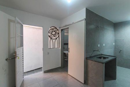 Sala/Cozinha de casa para alugar com 1 quarto, 40m² em Jardim Guairaca, São Paulo
