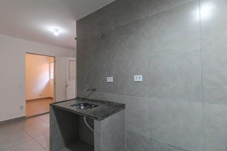 Sala/Cozinha de casa para alugar com 1 quarto, 40m² em Jardim Guairaca, São Paulo