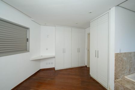 Apartamento à venda com 160m², 4 quartos e 2 vagasSuíte