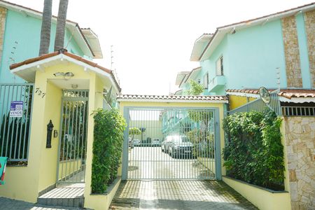 Casa de condomínio à venda com 118m², 3 quartos e 3 vagasFachada