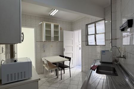 Cozinha de apartamento para alugar com 1 quarto, 77m² em Gonzaga, Santos