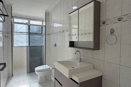 Banheiro de apartamento para alugar com 1 quarto, 77m² em Gonzaga, Santos