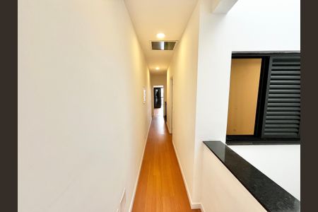 Casa à venda com 140m², 3 quartos e 2 vagasCorredor