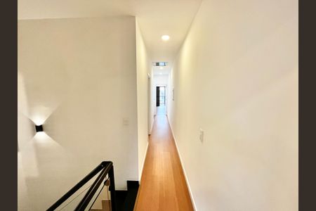 Casa à venda com 140m², 3 quartos e 2 vagasCorredor
