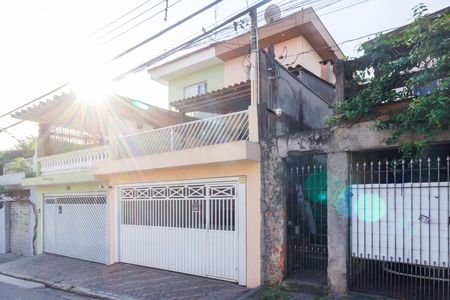 Casa à venda com 125m², 3 quartos e 1 vaga Casa à venda com 125m², 3 quartos e 1 vagaFachada