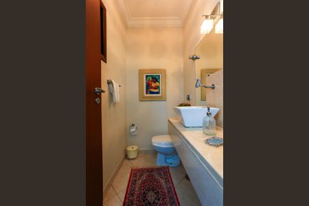 Casa de condomínio à venda com 340m², 4 quartos e 4 vagas Casa de condomínio à venda com 340m², 4 quartos e 4 vagasLavabo