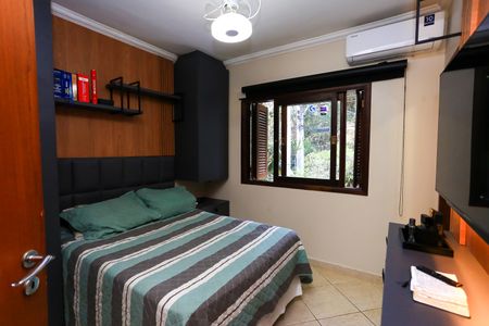 Casa de condomínio à venda com 340m², 4 quartos e 4 vagas Casa de condomínio à venda com 340m², 4 quartos e 4 vagasSuíte 2