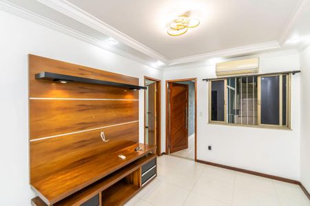 Sala de casa para alugar com 4 quartos, 160m² em Irajá, Rio de Janeiro