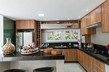 Casa de condomínio à venda com 335m², 5 quartos e 6 vagasCozinha