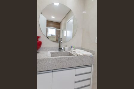 Casa de condomínio à venda com 335m², 5 quartos e 6 vagasBanheiro semi suite 1e 2