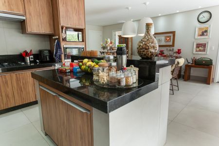 Casa de condomínio à venda com 335m², 5 quartos e 6 vagasCozinha