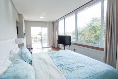 Casa de condomínio à venda com 335m², 5 quartos e 6 vagassuite master