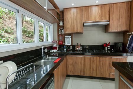 Casa de condomínio à venda com 335m², 5 quartos e 6 vagasCozinha