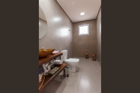 Casa de condomínio à venda com 335m², 5 quartos e 6 vagasLavabo