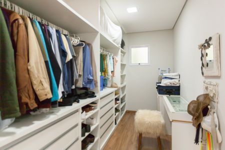Casa de condomínio à venda com 335m², 5 quartos e 6 vagascloset suite master
