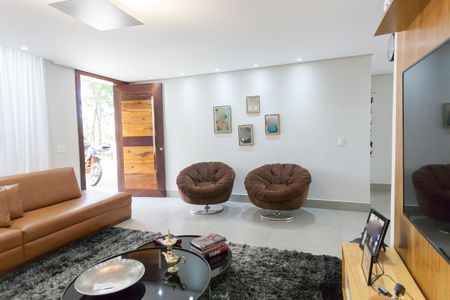 Casa de condomínio à venda com 335m², 5 quartos e 6 vagasSala