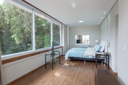 Casa de condomínio à venda com 335m², 5 quartos e 6 vagassuite master