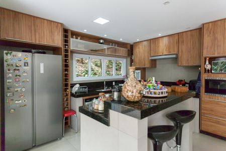 Casa de condomínio à venda com 335m², 5 quartos e 6 vagasCozinha