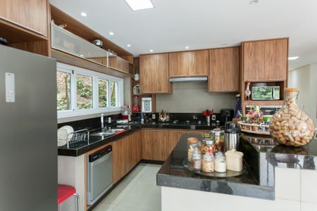 Casa de condomínio à venda com 335m², 5 quartos e 6 vagasCozinha