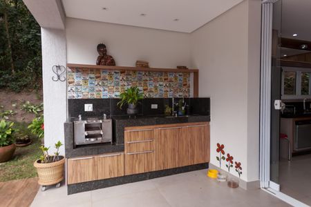 Casa de condomínio à venda com 335m², 5 quartos e 6 vagasChurrasqueira