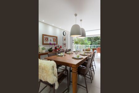 Casa de condomínio à venda com 335m², 5 quartos e 6 vagasCopa