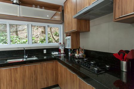 Casa de condomínio à venda com 335m², 5 quartos e 6 vagasCozinha