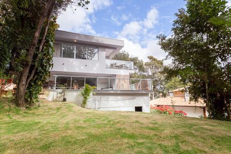 Casa de condomínio à venda com 335m², 5 quartos e 6 vagasQuintal