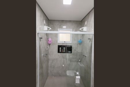 Casa de condomínio à venda com 335m², 5 quartos e 6 vagasBanheiro da Suíte master