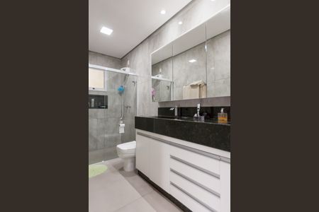 Casa de condomínio à venda com 335m², 5 quartos e 6 vagasBanheiro da Suíte master