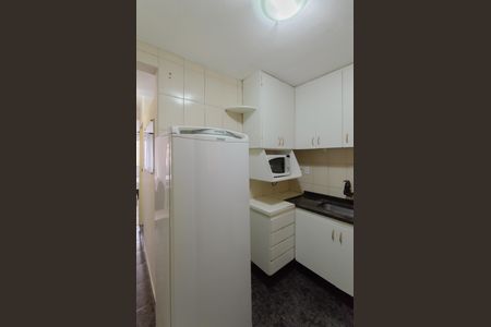 Cozinha de apartamento para alugar com 1 quarto, 32m² em Aclimação, São Paulo