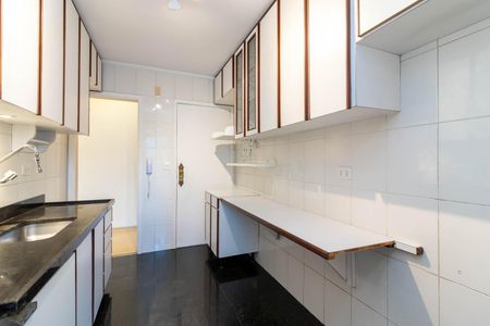 Cozinha de apartamento para alugar com 3 quartos, 90m² em Vila Ester (zona Norte), São Paulo