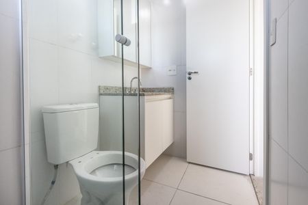 Banheiro de kitnet/studio para alugar com 1 quarto, 28m² em Perdizes, São Paulo