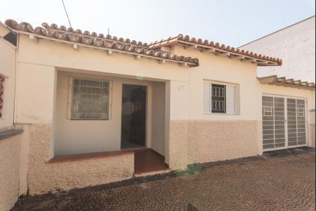 Casa à venda com 134m², 2 quartos e 4 vagas Casa à venda com 134m², 2 quartos e 4 vagasFachada