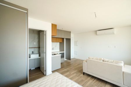 Sala quarto e cozinha de kitnet/studio para alugar com 1 quarto, 42m² em Vila Gomes Cardim, São Paulo