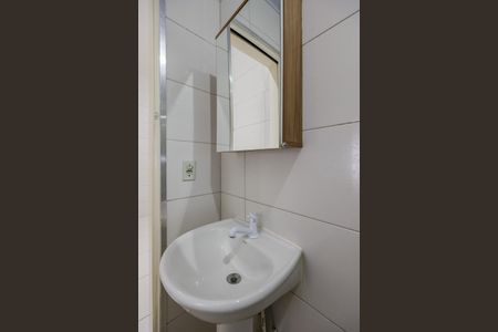 Banheiro de casa para alugar com 1 quarto, 47m² em Jardim Sao Salvador, Taboão da Serra