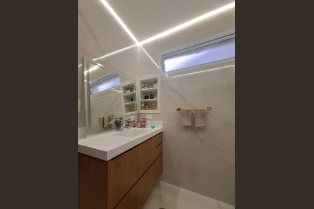 Casa à venda com 198m², 3 quartos e 4 vagasBanheiro da Suíte