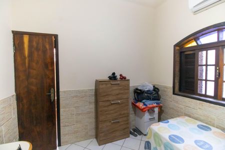 Casa à venda com 330m², 4 quartos e 4 vagas Casa à venda com 330m², 4 quartos e 4 vagasQuarto 2