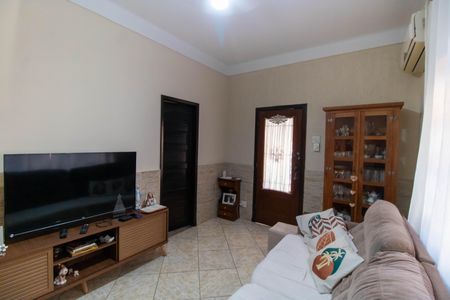 Casa à venda com 330m², 4 quartos e 4 vagas Casa à venda com 330m², 4 quartos e 4 vagasSala