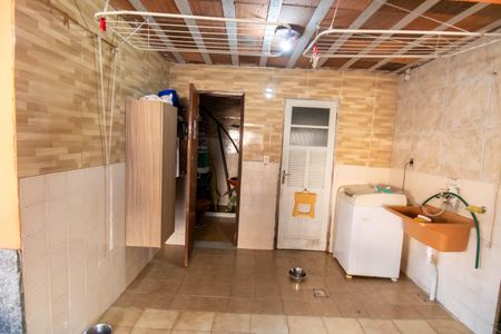 Casa à venda com 330m², 4 quartos e 4 vagas Casa à venda com 330m², 4 quartos e 4 vagasÁrea de Serviço