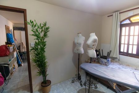 Casa à venda com 330m², 4 quartos e 4 vagas Casa à venda com 330m², 4 quartos e 4 vagasQuarto de Serviço