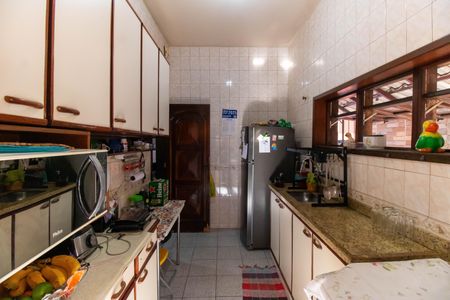 Casa à venda com 330m², 4 quartos e 4 vagas Casa à venda com 330m², 4 quartos e 4 vagasCozinha