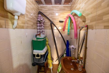 Casa à venda com 330m², 4 quartos e 4 vagas Casa à venda com 330m², 4 quartos e 4 vagasBanheiro de Serviço