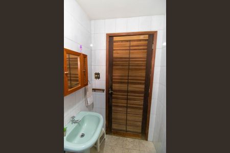 Casa à venda com 330m², 4 quartos e 4 vagas Casa à venda com 330m², 4 quartos e 4 vagasBanheiro de Serviço 2