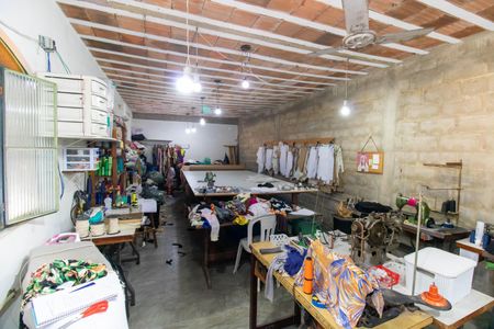 Casa à venda com 330m², 4 quartos e 4 vagas Casa à venda com 330m², 4 quartos e 4 vagasÁrea comum