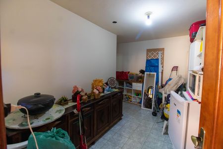 Casa à venda com 330m², 4 quartos e 4 vagas Casa à venda com 330m², 4 quartos e 4 vagasCorredor