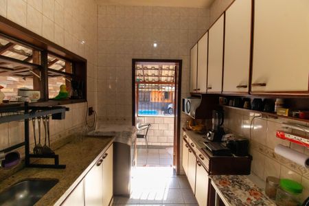 Casa à venda com 330m², 4 quartos e 4 vagas Casa à venda com 330m², 4 quartos e 4 vagasCozinha